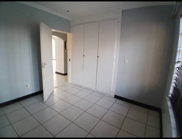 4 BEDROOM HOUSE FOR SALE IN PARKHILL GARDENS